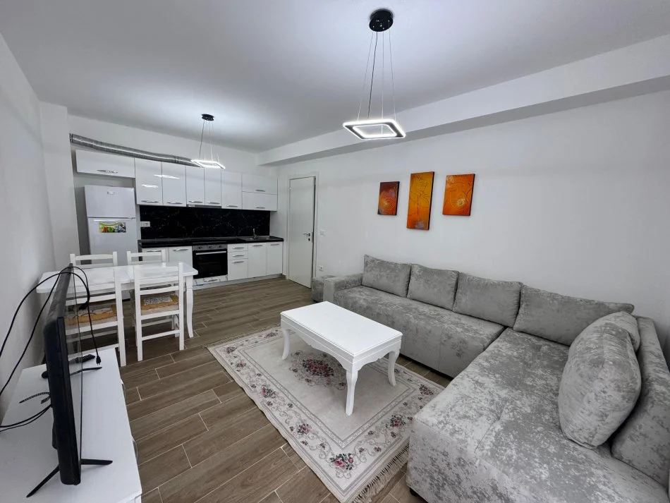 Tirane, jepet me qera apartament 1+1 Kati 2, 400 € 