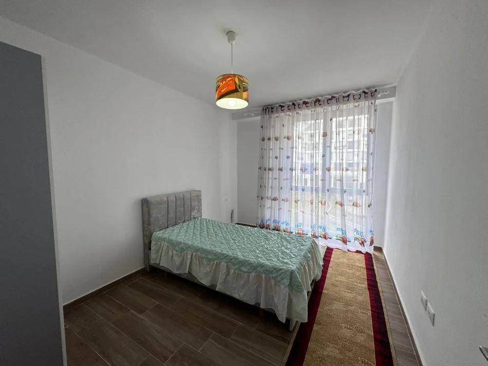 Tirane, jepet me qera apartament 1+1 Kati 2, 400 € 