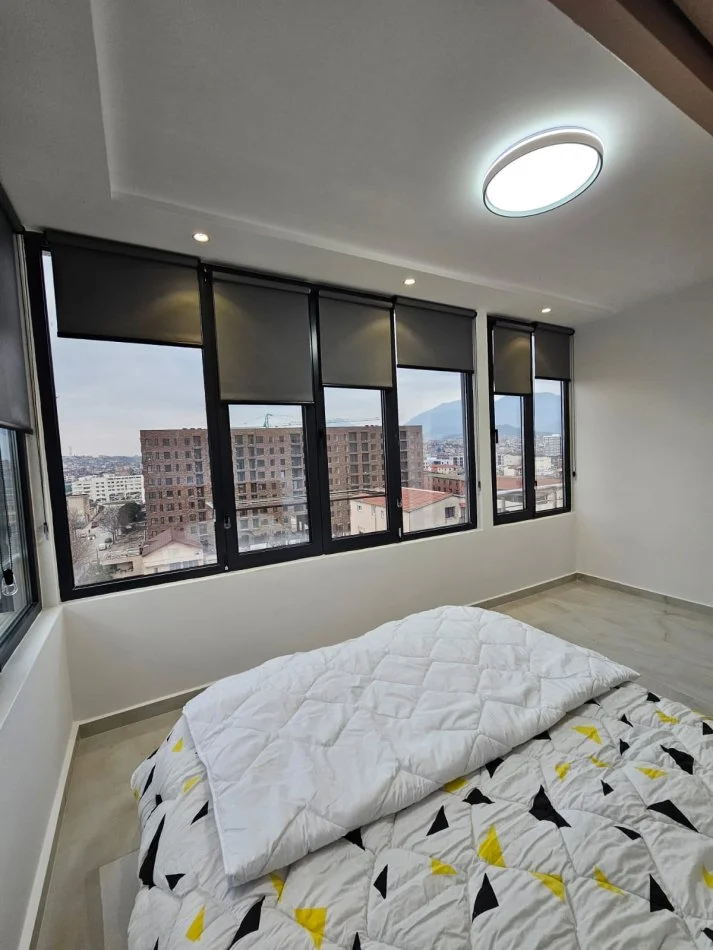 Tirane, jepet me qera apartament 1+1 Kati 8, 500 € 
