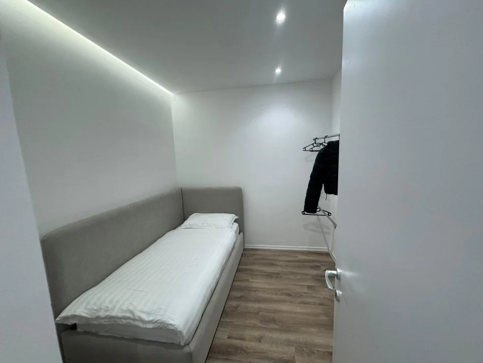 Tirane, jepet me qera apartament 2+1 Kati 4, 800 € 