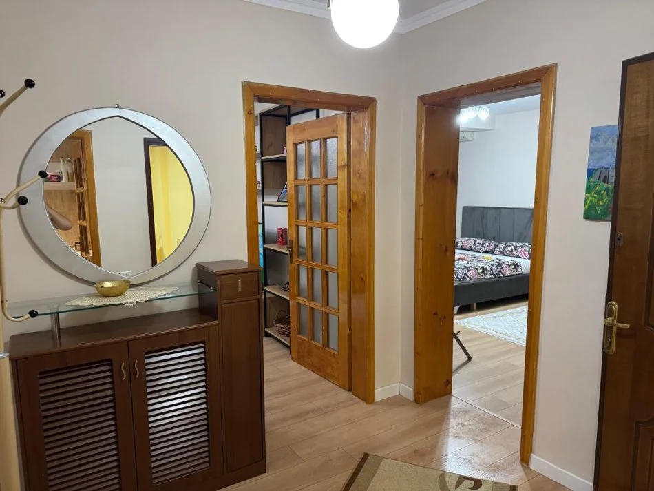 Tirane, jepet me qera apartament 1+1+Aneks Kati 6, 68 m² 600 € (prane Ministrise se Drejtesise)