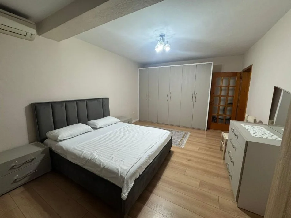 Tirane, jepet me qera apartament 1+1+Aneks Kati 6, 68 m² 600 € (prane Ministrise se Drejtesise)