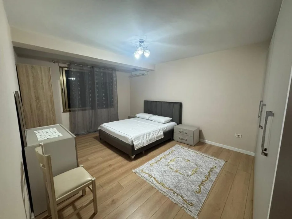 Tirane, jepet me qera apartament 1+1+Aneks Kati 6, 68 m² 600 € (prane Ministrise se Drejtesise)