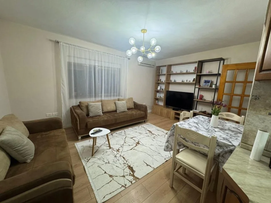 Tirane, jepet me qera apartament 1+1+Aneks Kati 6, 68 m² 600 € (prane Ministrise se Drejtesise)