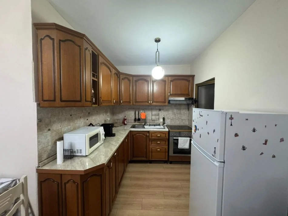 Tirane, jepet me qera apartament 1+1+Aneks Kati 6, 68 m² 600 € (prane Ministrise se Drejtesise)