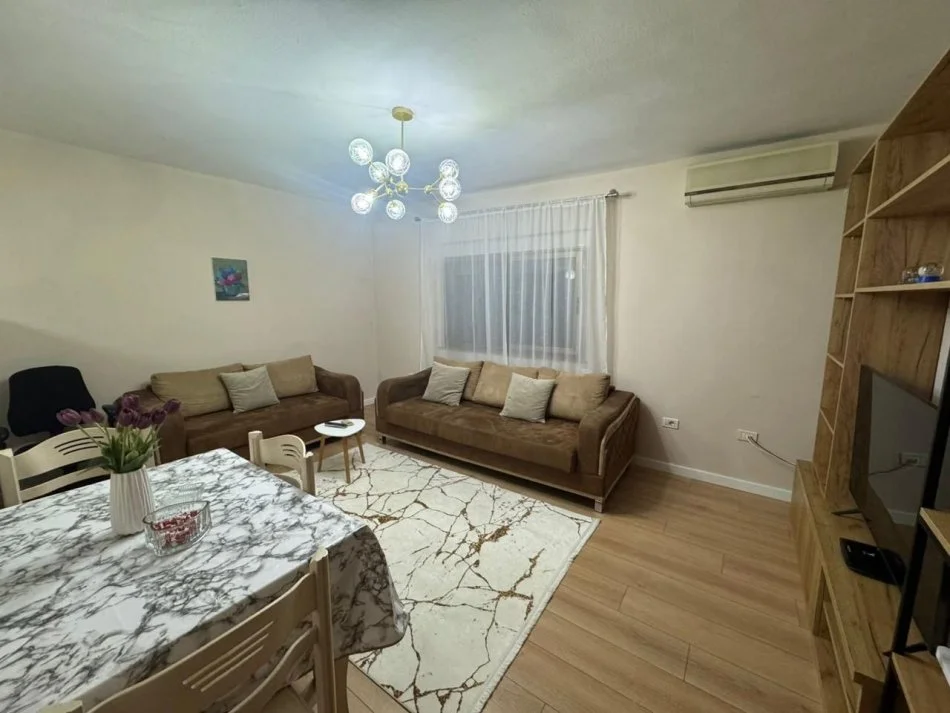 Tirane, jepet me qera apartament 1+1+Aneks Kati 6, 68 m² 600 € (prane Ministrise se Drejtesise)