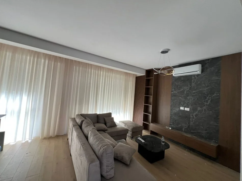 Tirane, jepet me qera Vile , 200 m² 1.500 € (REZISTENCA ALBA)
