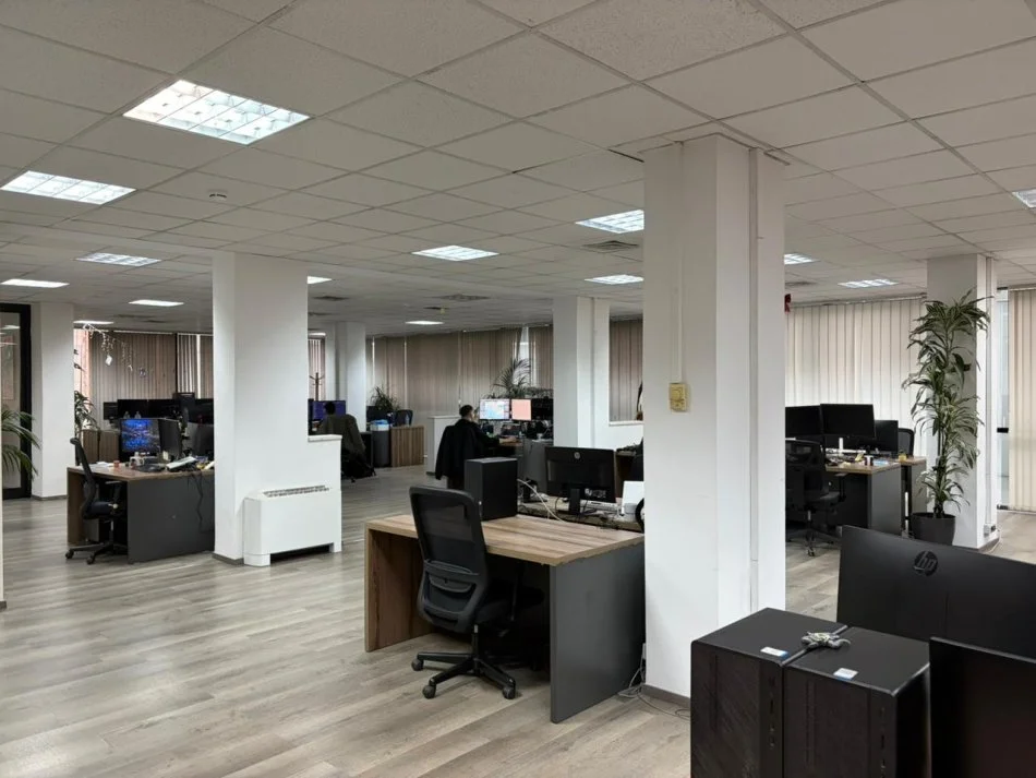 Tirane, jepet me qera zyre Kati 7, 330 m² 6.500 € 