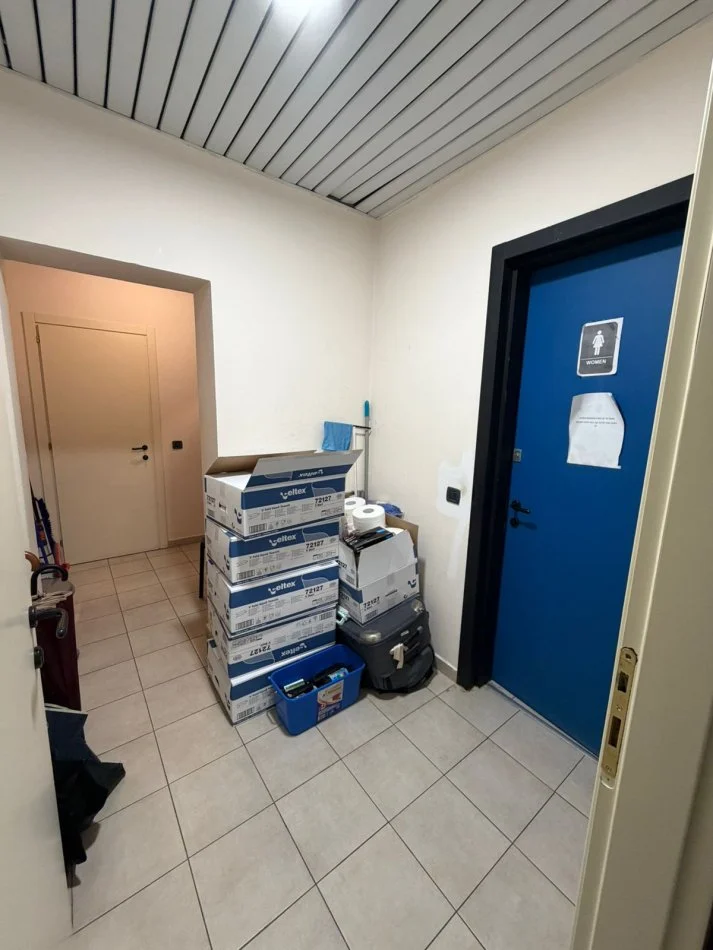 Tirane, jepet me qera zyre Kati 7, 330 m² 6.500 € 