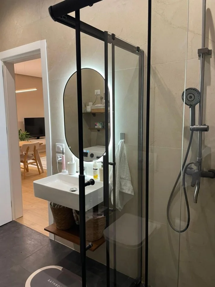 Tirane, jepet me qera apartament 1+1+Ballkon Kati 2, 67 m² 600 € (Rruga e Kavajes)