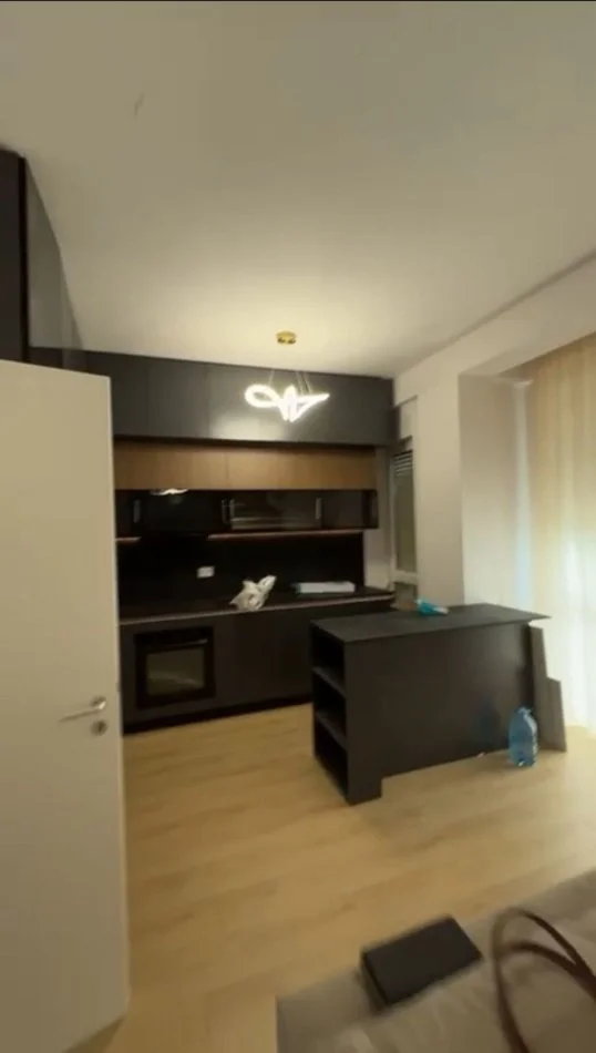 Tirane, jepet me qera Vile , 200 m² 1.500 € (REZISTENCA ALBA)
