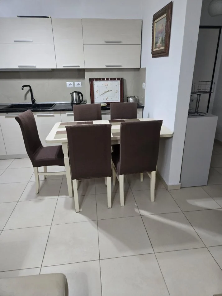 Tirane, jepet me qera apartament 2+1 Kati 6, 