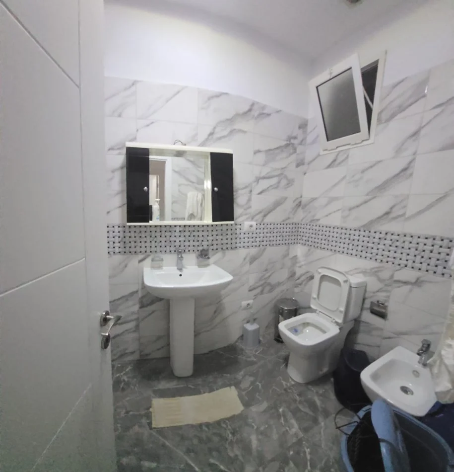 Tirane, jepet me qera apartament 2+1 Kati 6, 