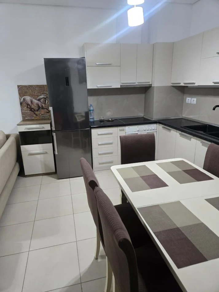 Tirane, jepet me qera apartament 2+1 Kati 6, 