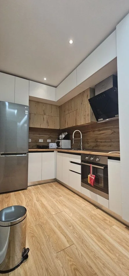 Tirane, jap me qera apartament 1+1+Ballkon Kati 11, 55 m² 700 € (Konpleksi Turdiu)