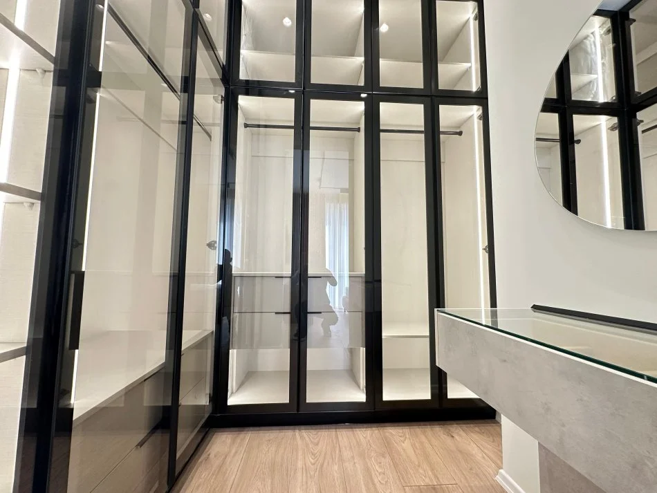 Tirane, jepet me qera apartament 3+1+Ballkon Kati 1, 140 m² 2.000 € (Liqeni i Thate)