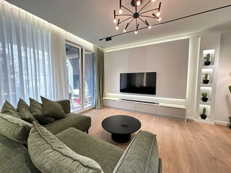 Tirane, jepet me qera apartament 3+1+Ballkon Kati 1, 140 m² 2.000 € (Liqeni i Thate)