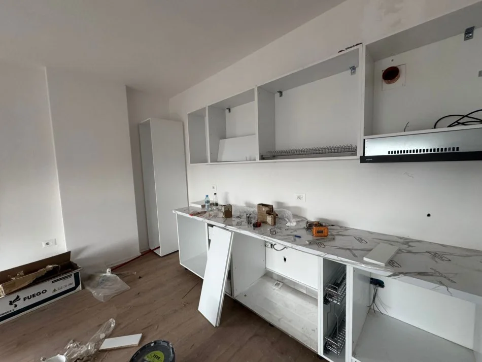Tirane, jepet me qera apartament 2+1 Kati 2, 580 € 