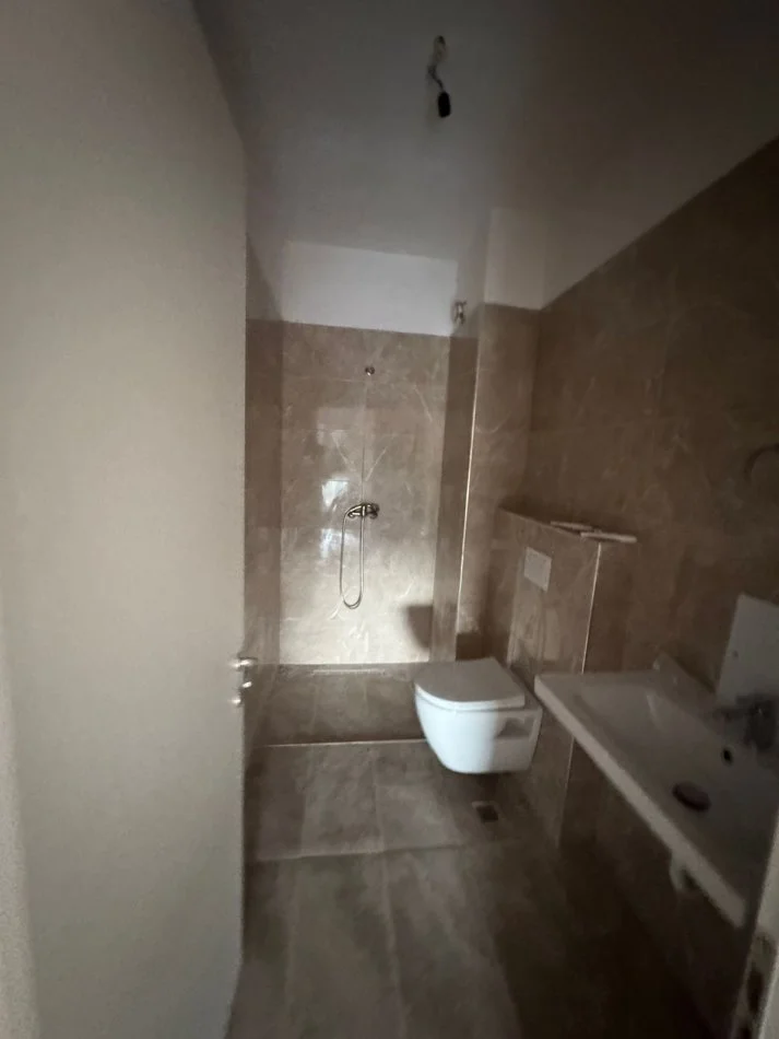 Tirane, jepet me qera apartament 2+1 Kati 2, 580 € 