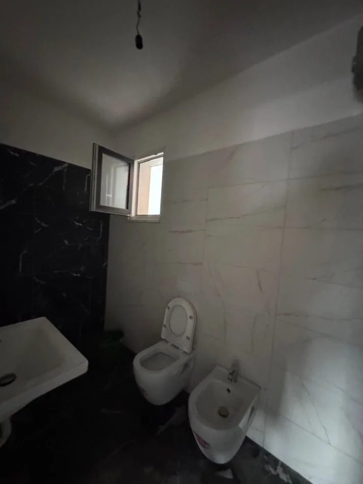 Tirane, jepet me qera apartament 2+1 Kati 2, 580 € 