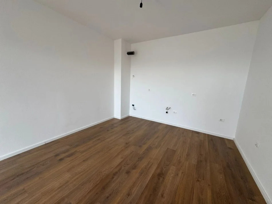 Tirane, jepet me qera apartament 1+1 Kati 8, 550 € 