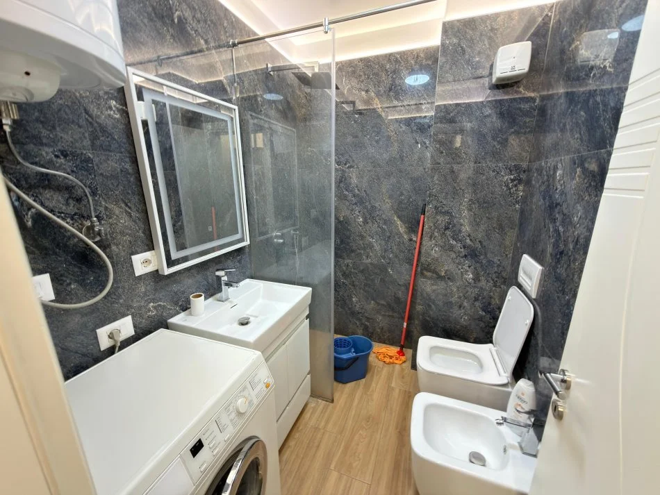 Tirane, jepet me qera apartament 2+1 Kati 4, 600 € 