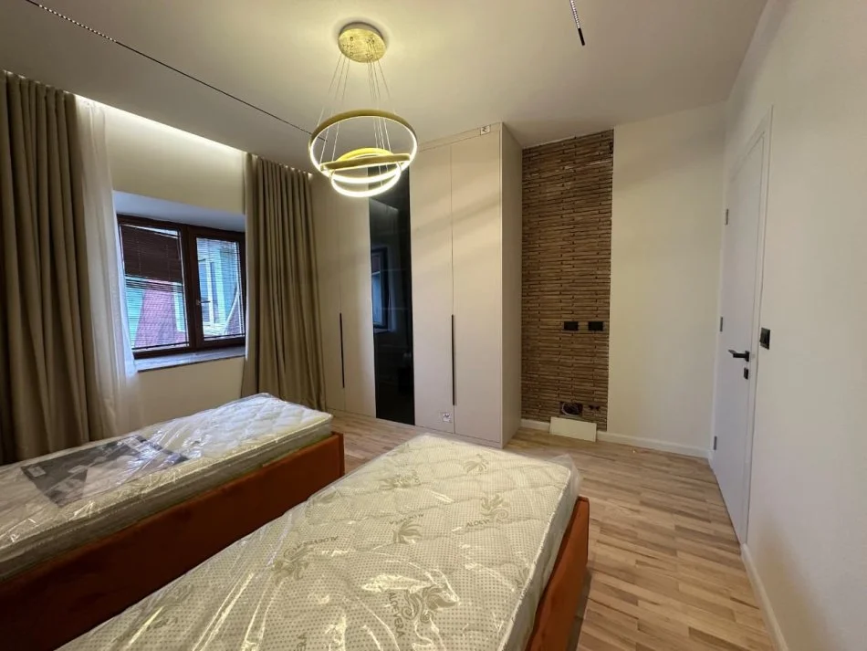 Tirane, jepet me qera 2+1 Kati 8, 115 m² 1.200 € (TEK KOPESHTI BOTANIK)
