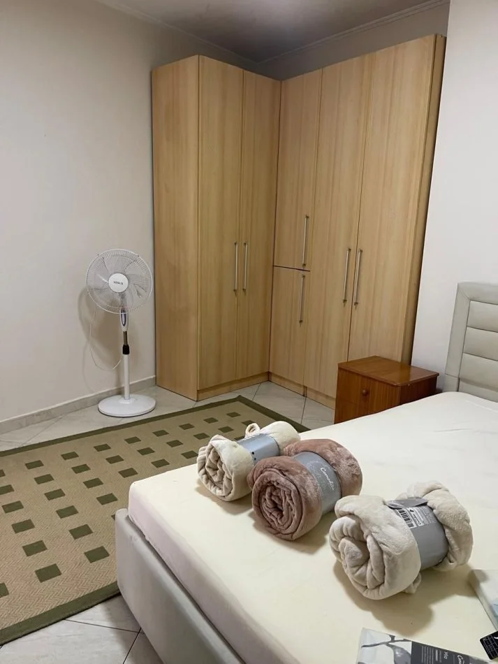 Tirane, jepet me qera apartament 2+1 Kati 8, 13 m² 1.000 € 