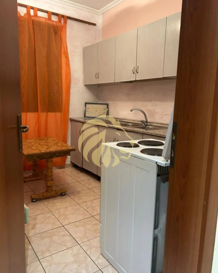 Tirane, jepet me qera apartament 2+1+Ballkon Kati 6, 75 m² 450 € 