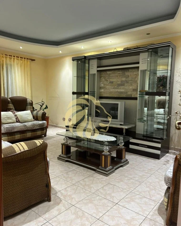 Tirane, jepet me qera apartament 2+1+Ballkon Kati 6, 75 m² 450 € 