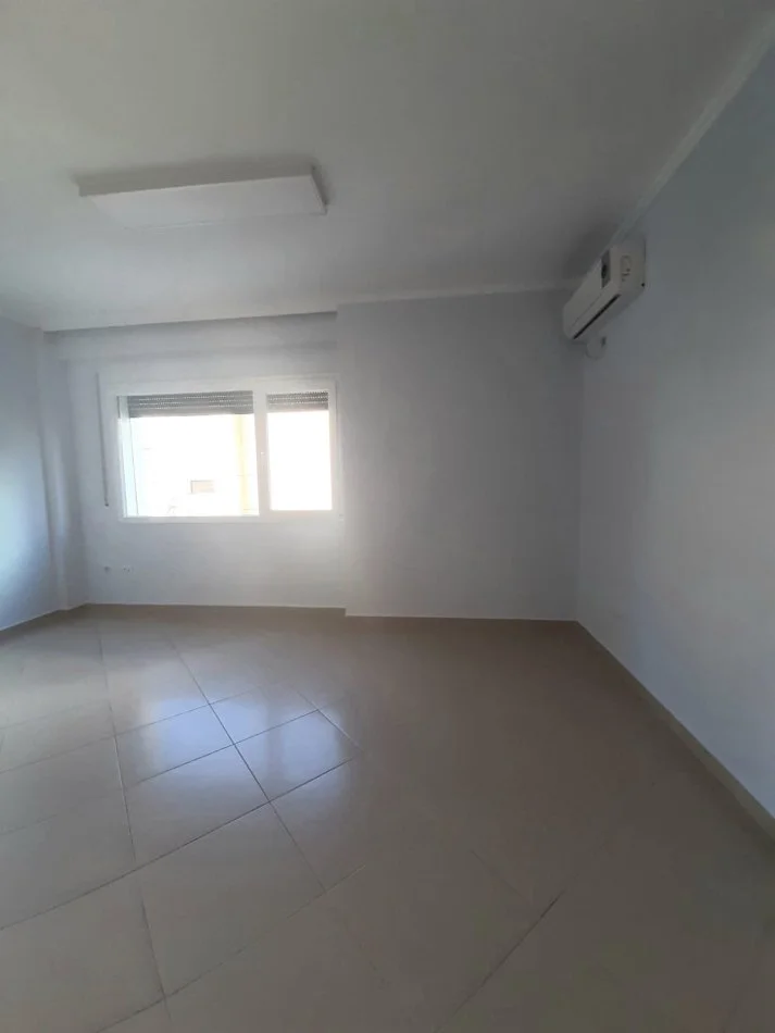 Tirane, jepet me qera apartament 2+1 Kati 3, 100 m² 700 € (TOPTANI)