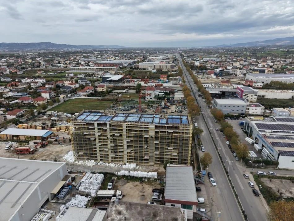 Tirane, shitet apartament 1+1+Aneks+Ballkon Kati 4, 65 m² 46.700 € (Kamez)