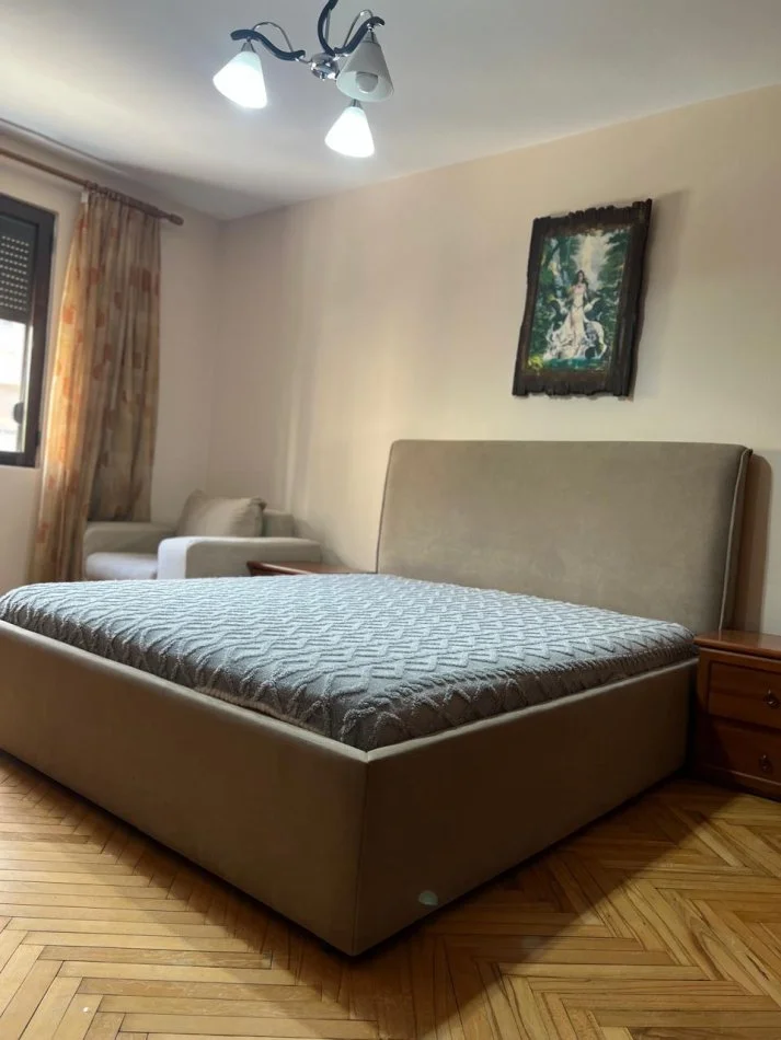 Tirane, jepet me qera apartament 2+1 Kati 3, 85 m² 700 € (MYSLYM SHYRI PRANE BKT)