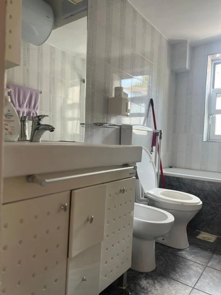 Tirane, jepet me qera apartament 2+1 Kati 3, 85 m² 700 € (MYSLYM SHYRI PRANE BKT)