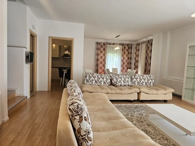 Tirane, jepet me qera Vile 3 Katshe , 270 m² 2.500 € (PRANE EAST GATE, TEG)