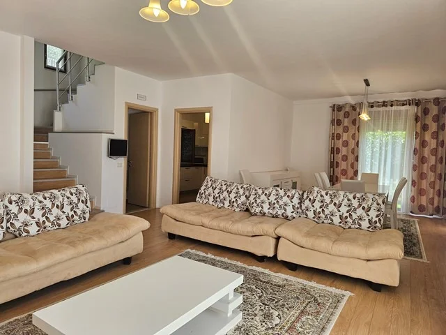 Tirane, jepet me qera Vile 3 Katshe , 620 m² 2.500 € 