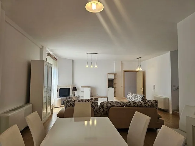 Tirane, jepet me qera Vile 3 Katshe , 620 m² 2.500 € 