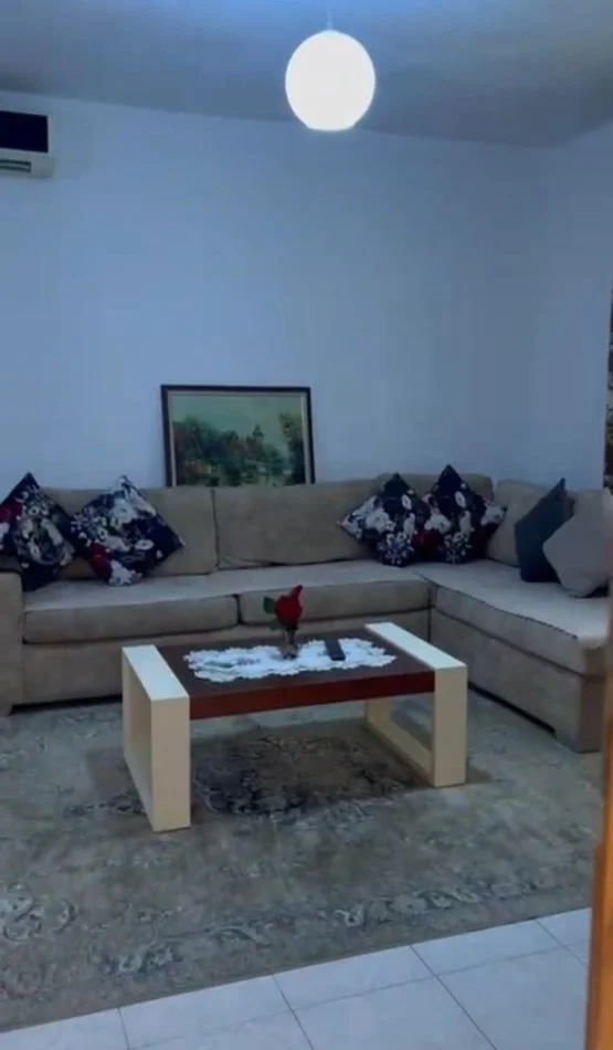 Tirane, jepet me qera apartament 2+1 Kati 1, 90 m² 500 € 