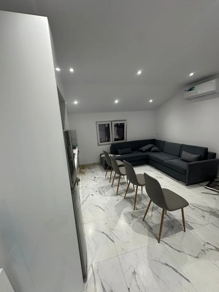 Tirane, jepet me qera apartament 1+1 Kati 3, 70 m² 500 € (MBIKALIMI I KOMUNA PARISIT)
