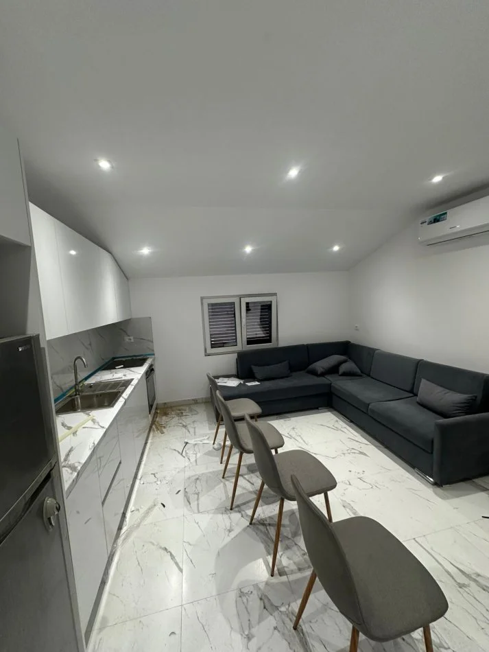 Tirane, jepet me qera apartament 1+1+Aneks+Ballkon Kati 3, 70 m² 500 € 