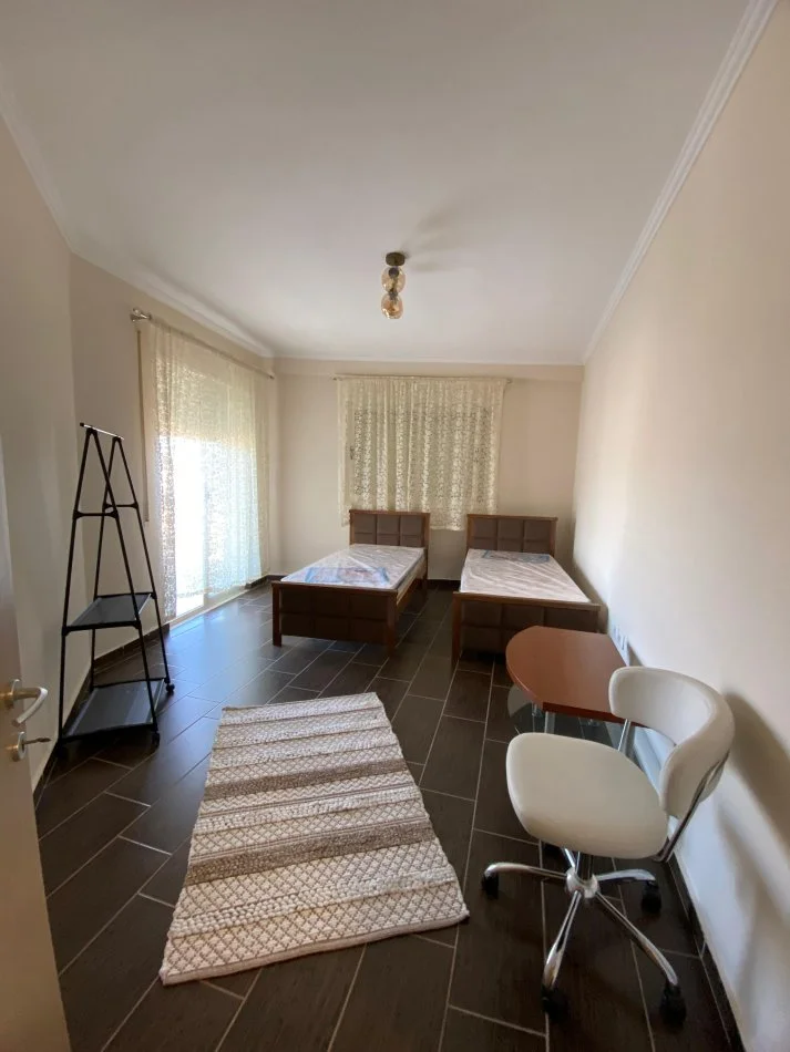 Tirane, jepet me qera apartament 2+1 Kati 4, 115 m² 500 € (PALLATET CABEJ YZBERISHT)