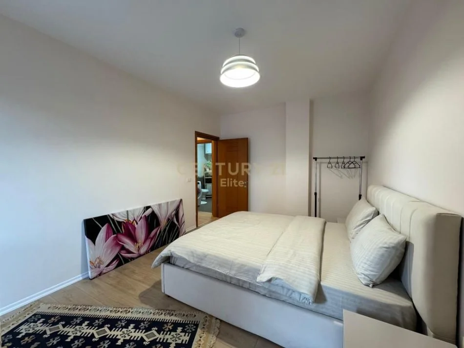 Tirane, jepet me qera apartament 1+1 Kati 5, 75 m² 700 € (Rruga e Kavajes)