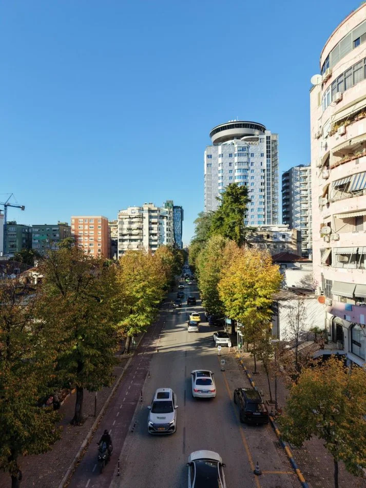 Tirane, jepet me qera zyre Kati 5, 210 m² 3.150 € (Libri Universitar)