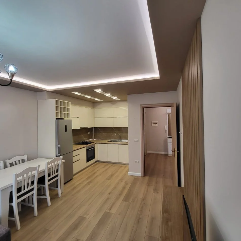 Tirane, jepet me qera apartament 1+1+Aneks+Ballkon Kati 3, 65 m² 550 € 
