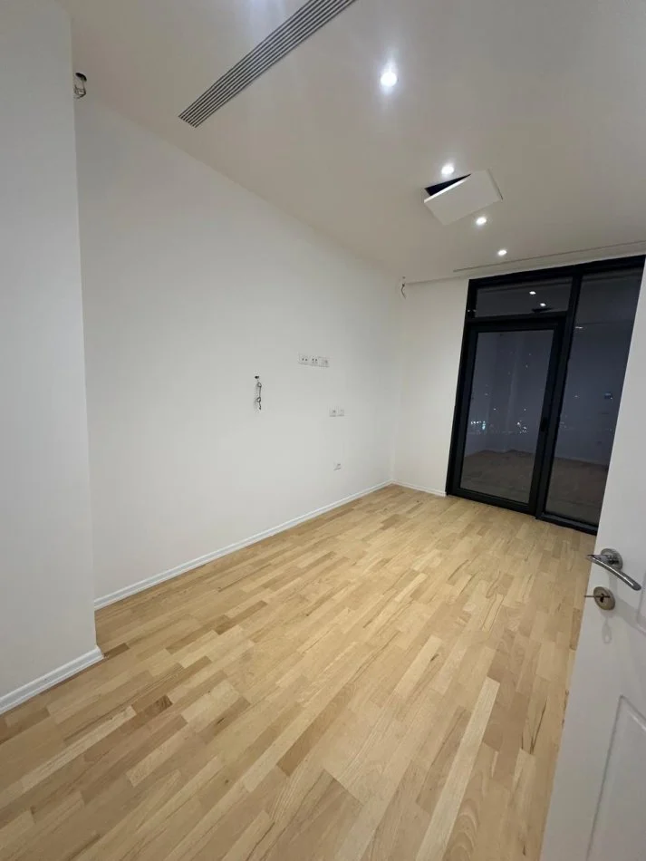 Tirane, shitet apartament 2+1+Aneks+Ballkon Kati 5, 150 m² 446.300 €