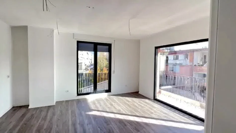 Tirane, shitet 1+1+Ballkon , 77 m² 162.000 € (Pazari i Ri)