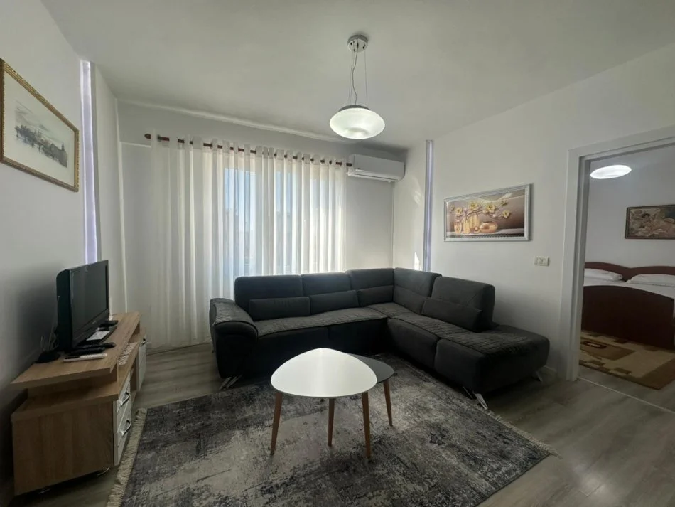 Tirane, jepet me qera apartament 2+1+Ballkon , 95 m² 700 € (Zog i Zi)