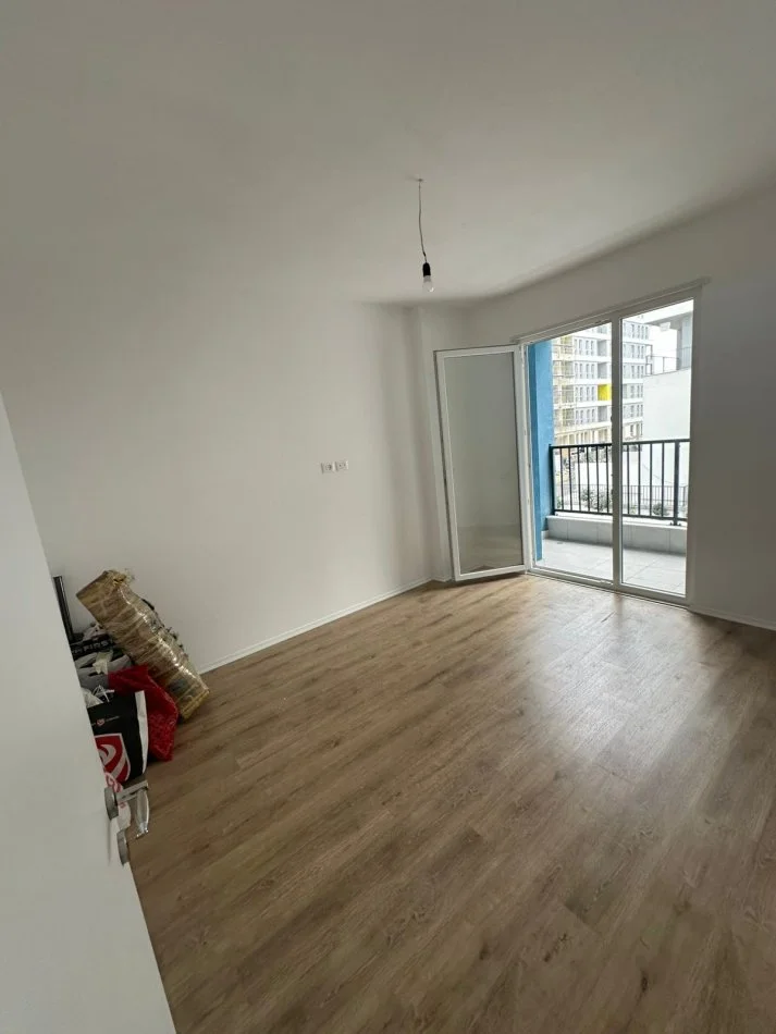 Tirane, jepet me qera apartament 1+1 Kati 2, 62 m² 400 € (UNIVERS CITY)