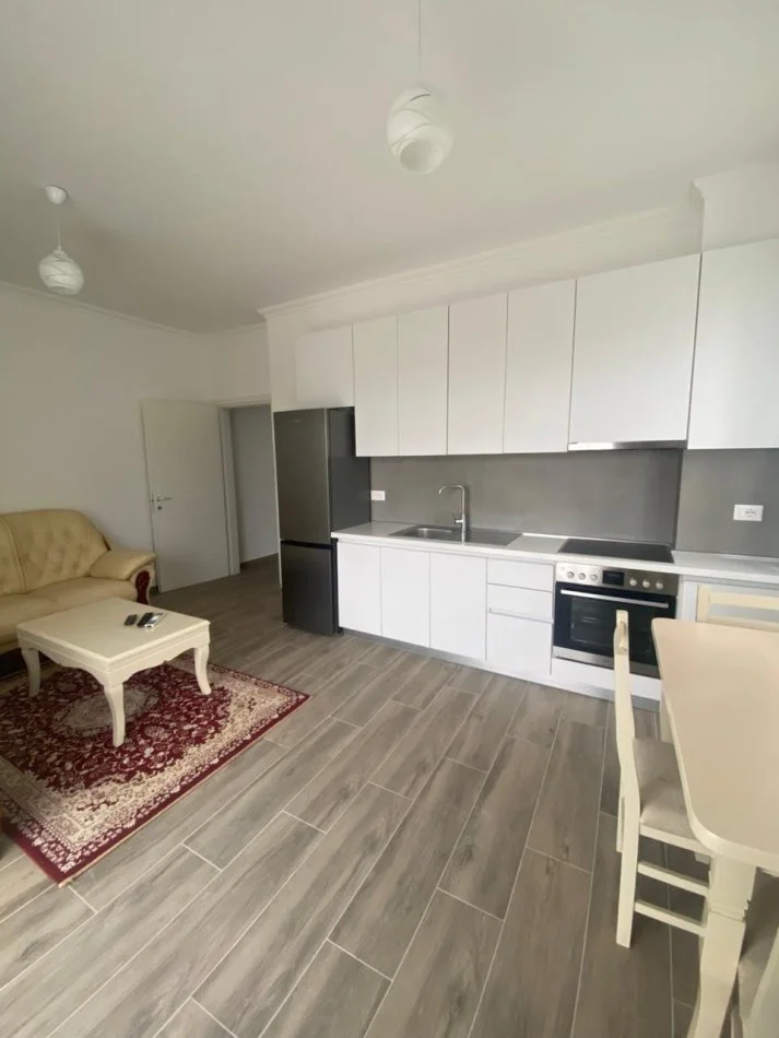 Tirane, jepet me qera apartament 1+1 Kati 3, 110 m² 500 € (LIQENI I THATE)