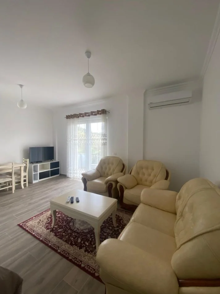 Tirane, jepet me qera apartament 1+1 Kati 3, 110 m² 500 € (LIQENI I THATE)